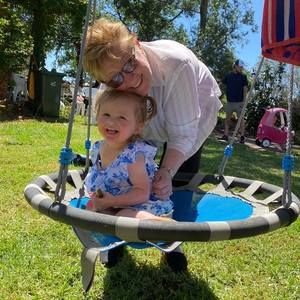 Meet your Posher, Pam